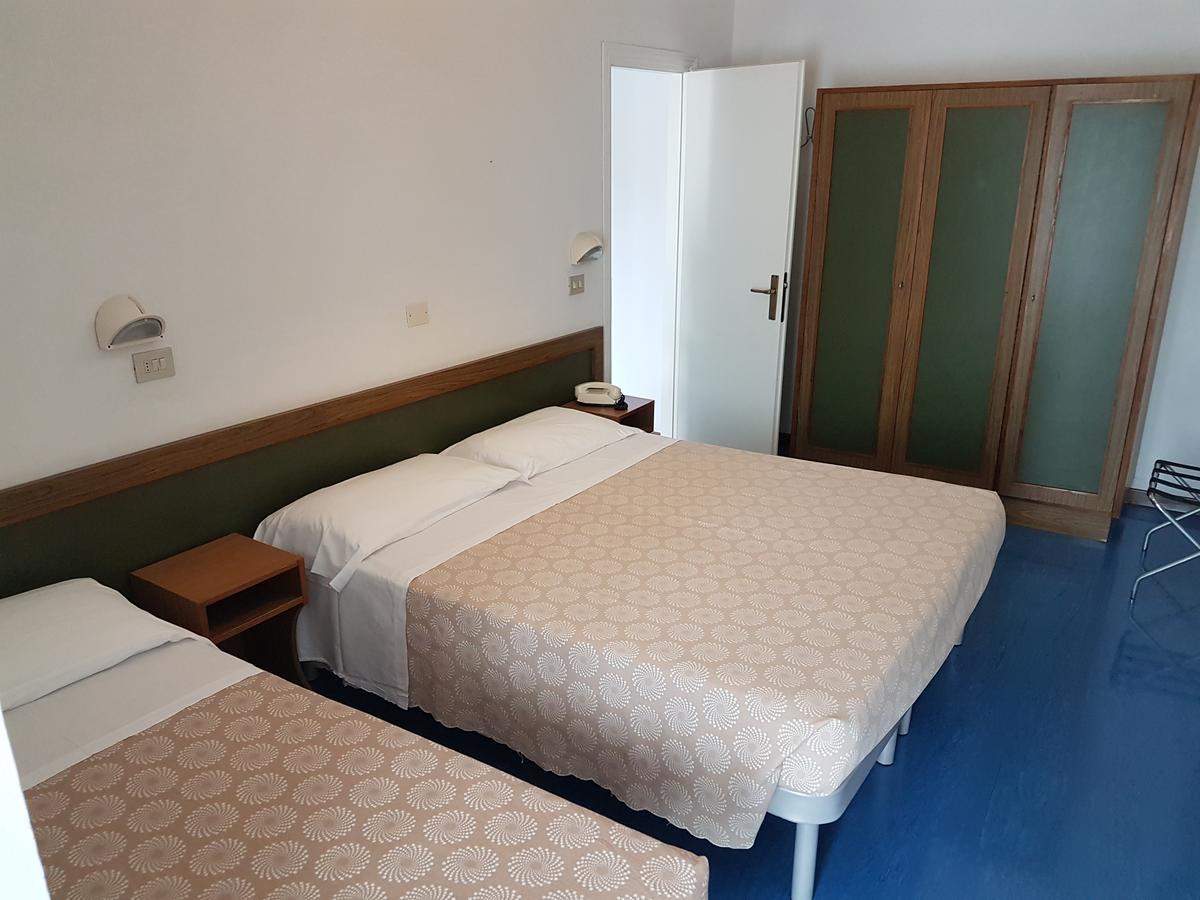 Hotel Residence Adriana Чезенатико Екстериор снимка