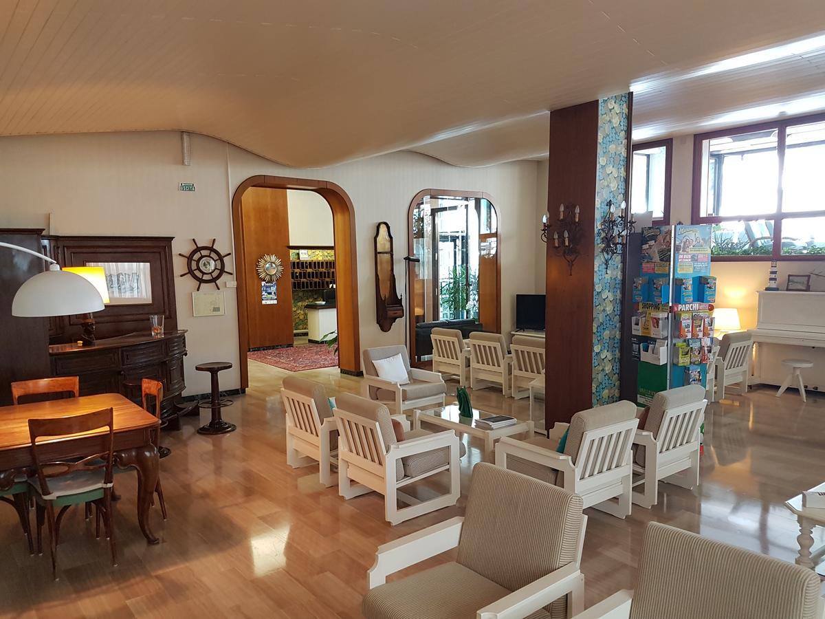 Hotel Residence Adriana Чезенатико Екстериор снимка