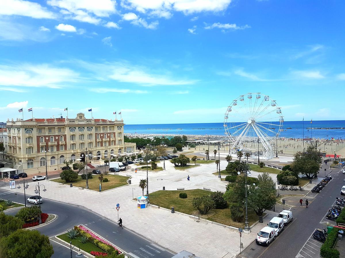Hotel Residence Adriana Чезенатико Екстериор снимка