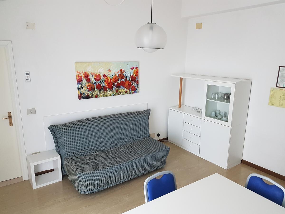 Hotel Residence Adriana Чезенатико Екстериор снимка