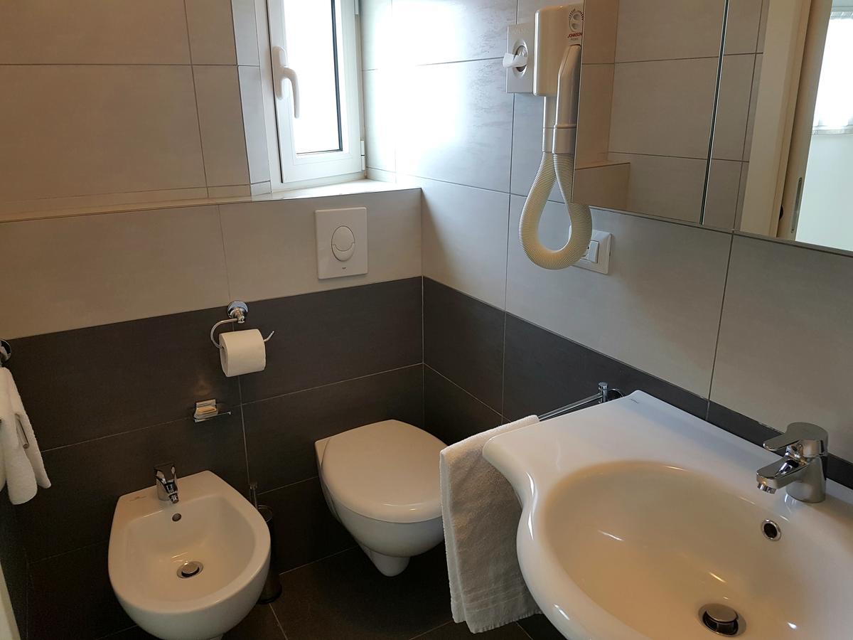 Hotel Residence Adriana Чезенатико Екстериор снимка