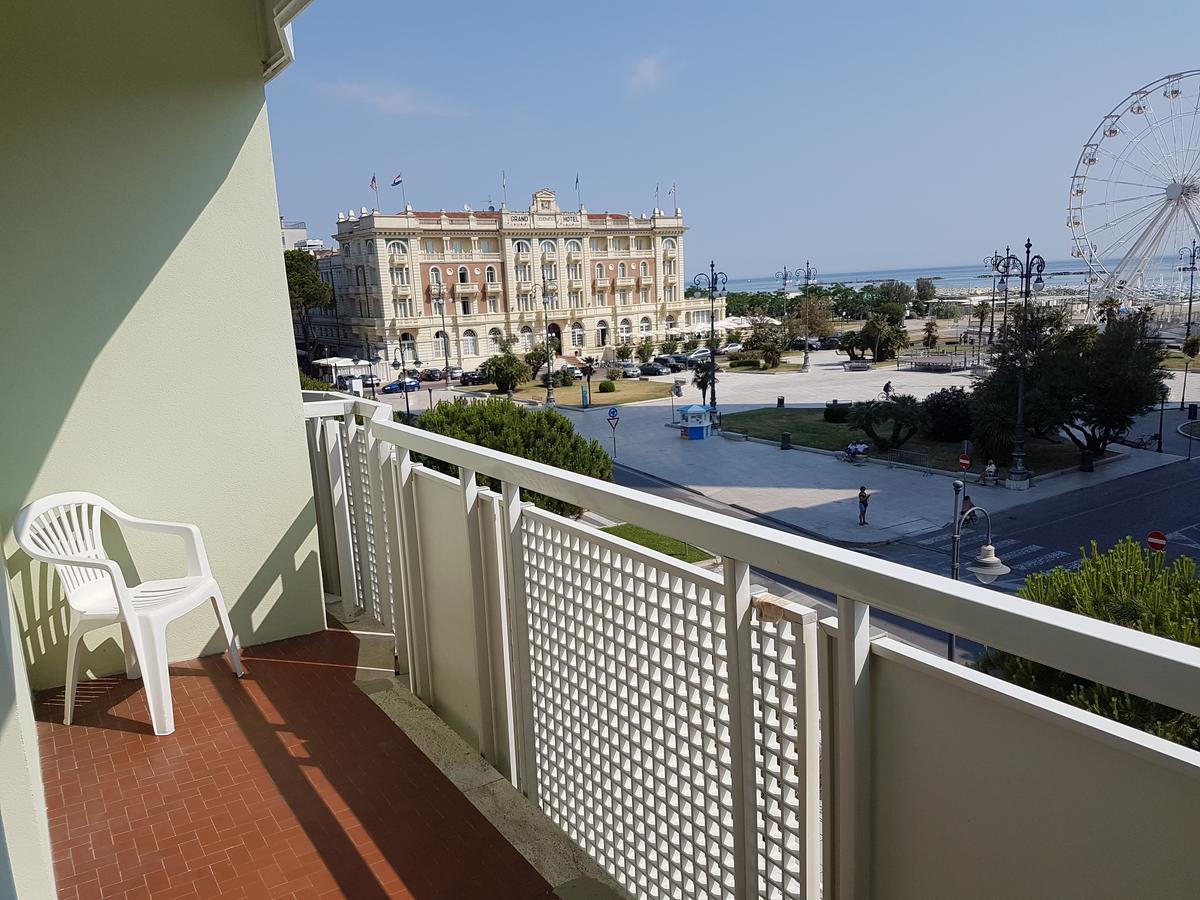 Hotel Residence Adriana Чезенатико Екстериор снимка